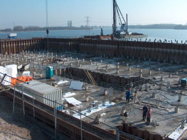 Denize yakın liman inşaatı