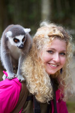 Maymunlu bir kadının bilinmeyen portresi