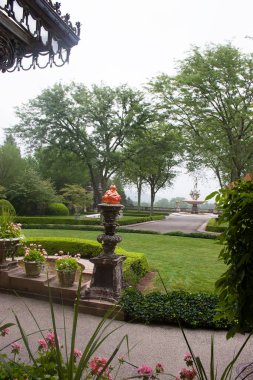 Bahçeli güzel Rockefeller malikanesi 