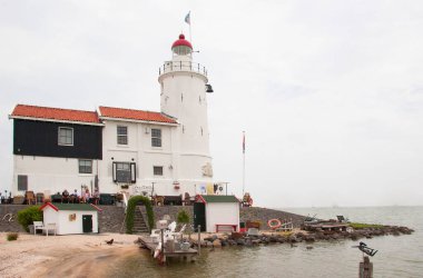 Sahildeki deniz feneri