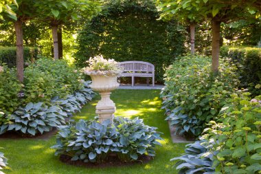 Yazın güzel bir bahçe