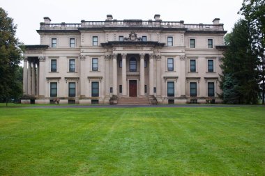Bahçeli güzel Vanderbilt Üçlü Sarayı 