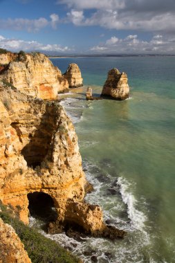 Güzel kayalık deniz manzarası