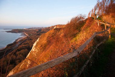 Güzel deniz manzarası ve kumsal.
