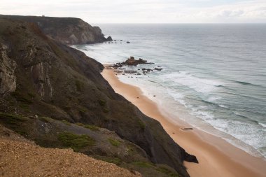 Güzel kayalık deniz manzarası