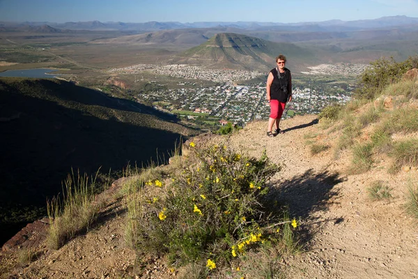Woman Hiking Green Canyon — Fotografia de Stock