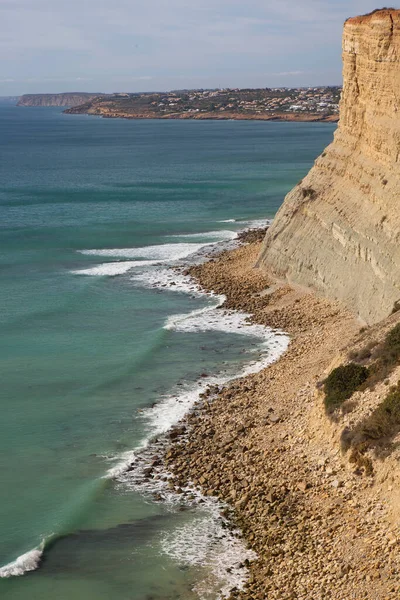 Güzel kayalık deniz manzarası