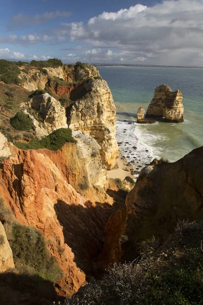 Güzel kayalık deniz manzarası