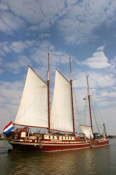 Hollanda Nın Sularındaki Klasik Ahşap Yelkenli — Stok fotoğraf