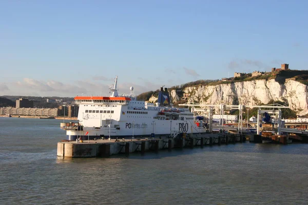 Yazın liman manzarası.