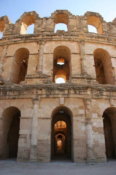 Turist manzarası, kasabanın eski kalıntıları.
