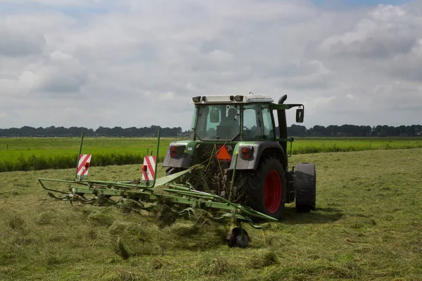 Traktor Fält — Stockfoto