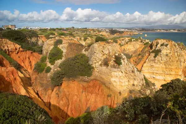 Güzel kayalık deniz manzarası