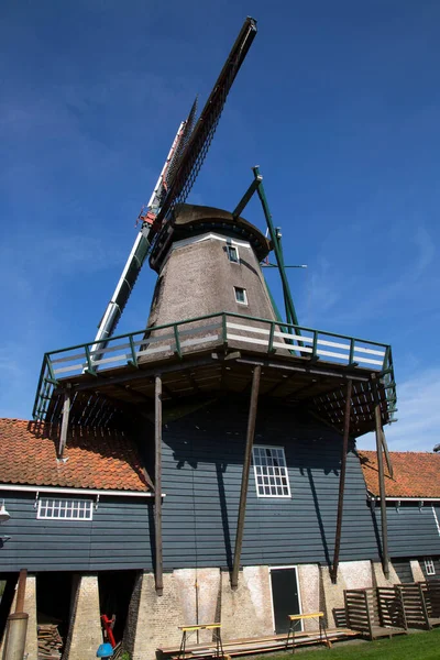 Molino Viento Histórico Todavía Funcionamiento Para Aserrar Troncos Árboles Que —  Fotos de Stock