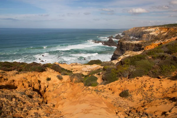 Güzel kayalık deniz manzarası