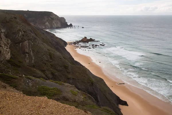Güzel kayalık deniz manzarası