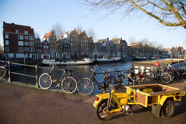 Typical Dutch Architecture Buildings Amsterdam Canal Belt Street Life — Stock Photo, Image