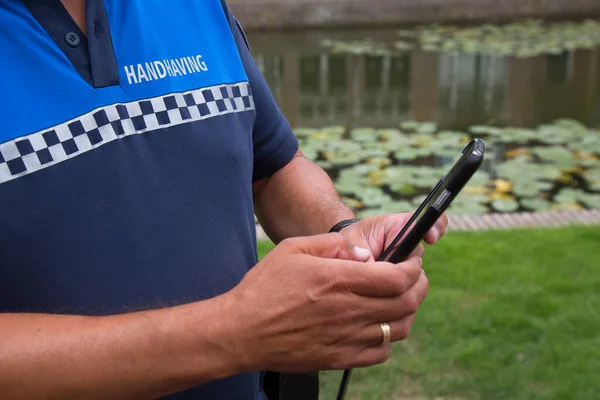 Bijgesneden Schot Van Man Met Smartphone — Stockfoto