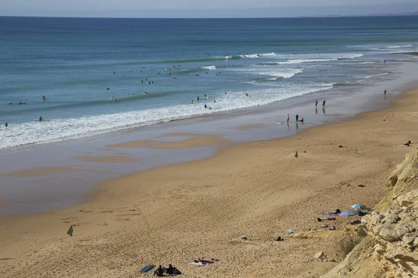 Lidé Užívají Pláž Pobřeží Atlantského Oceánu — Stock fotografie