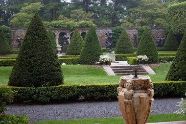 Bahçeli güzel Rockefeller malikanesi 