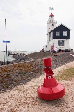 Sahildeki deniz feneri