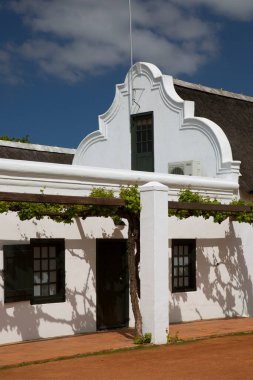 Kırsal kesimlerdeki eski bir Hollanda çiftlik evi.