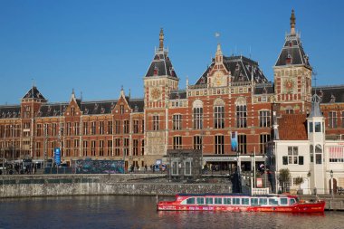 Hollanda, Amsterdam 'daki eski tren istasyonu.