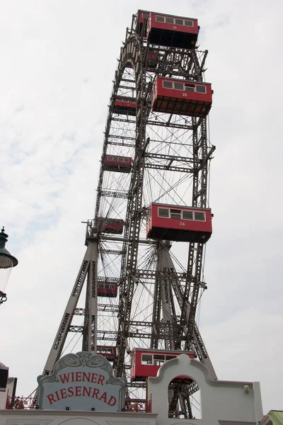 Vecchie Cabine Alla Vecchia Ruota Panoramica — Foto Stock