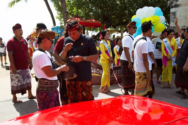 Vista Gente Asiática Ropa Tailandesa Festiva Tradicional Tiro Viaje —  Fotos de Stock