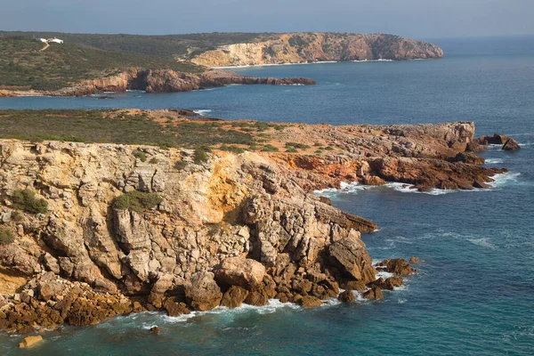 Deniz kıyısının güzel manzarası