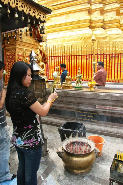 寺院の彫刻とタイの建築 — ストック写真