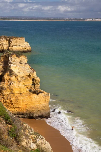 Güzel kayalık deniz manzarası