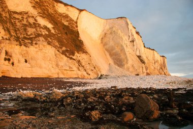 Deniz kıyısının güzel manzarası