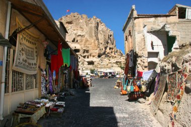 Uhisar, Nevehir ilinin Kapadokya ilçesine bağlı bir köydür..