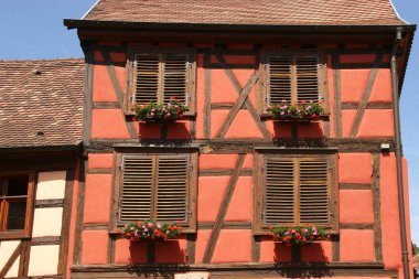 Eski bina cephesi, seyahat çekimi