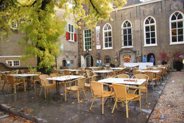 Şehrin güzel mimarisi, Gouda Müzesi.