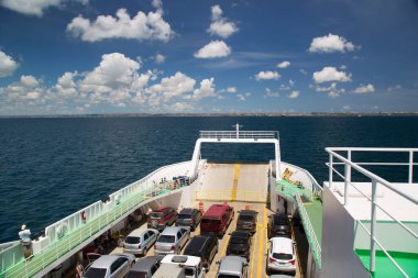 Arabalı feribot manzarası, deniz manzarası.