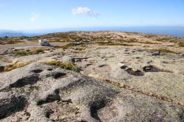 Güneşli bir günde güzel doğa manzarası