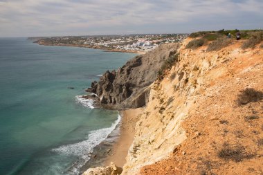Güzel kayalık deniz manzarası