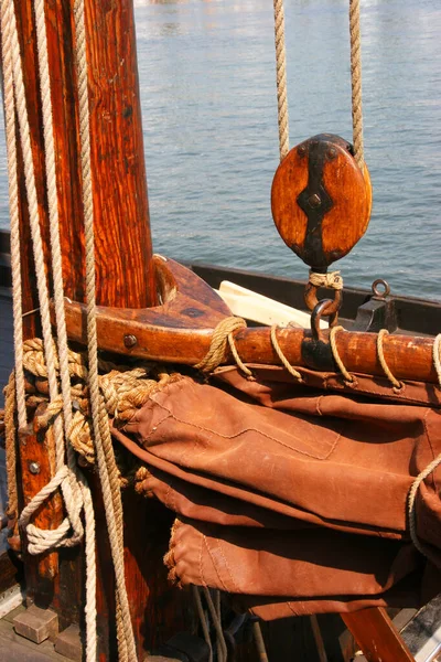 Puerto Con Barcos Ciudad Europea —  Fotos de Stock