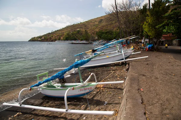 Barcos Amarrados Orilla Del Lago Luz Del Sol Batur Lago — Foto de Stock