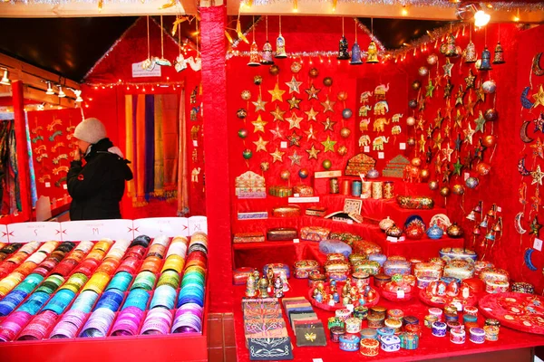 Προβολή Των Διαφόρων Πάγκους Στις Αγορές Των Χριστουγέννων — Φωτογραφία Αρχείου
