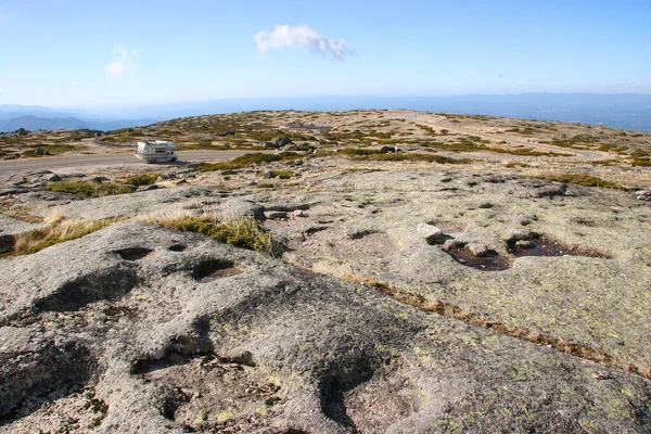 Güneşli bir günde güzel doğa manzarası