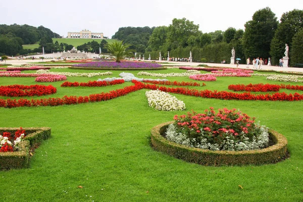 Hermoso Territorio Del Palacio Con Fuentes Estatuas Jardín — Foto de Stock