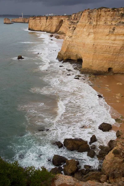 Deniz kıyısının güzel manzarası