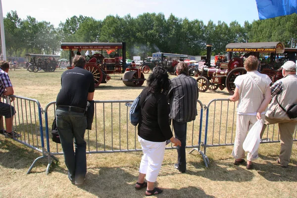 公園内の展示ヴィンテージ列車やその他の車両 — ストック写真