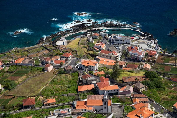 Küstenlandschaften Der Insel Madeira Porto Moniz Mit Natürlichem Meerschwimmbecken Zwischen — Stockfoto