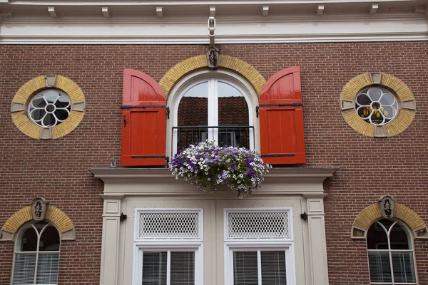 Altes Fenster Der Stadt — Stockfoto