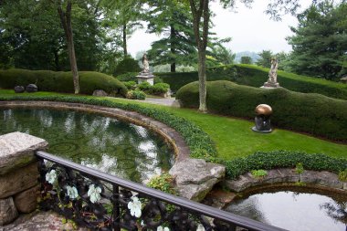 Bahçeli güzel Rockefeller malikanesi 