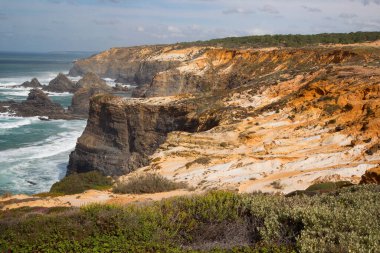 Güzel kayalık deniz manzarası